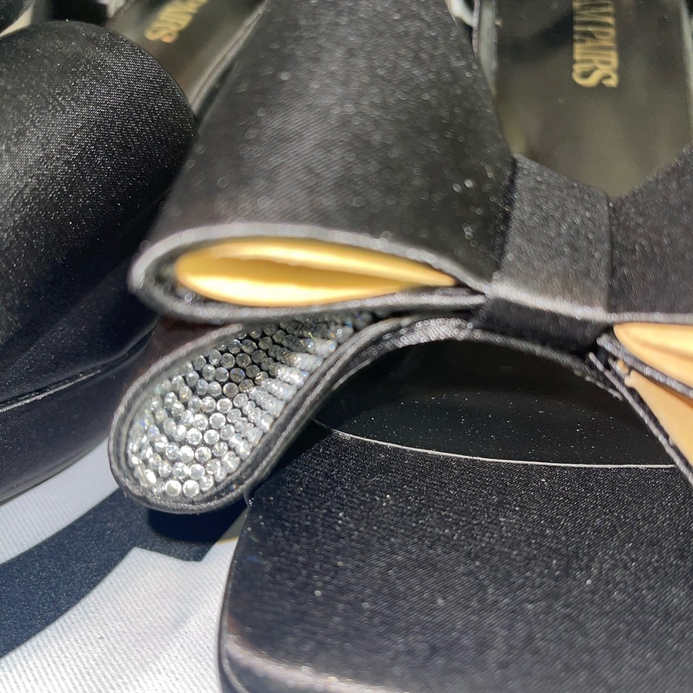 Elegant Black and Gold Platform Heels by Jessica Simpson - Picture 3 of 4